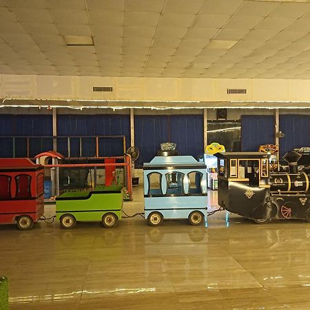 Krishna Fun Land Hotel Mathura Kültér fotó