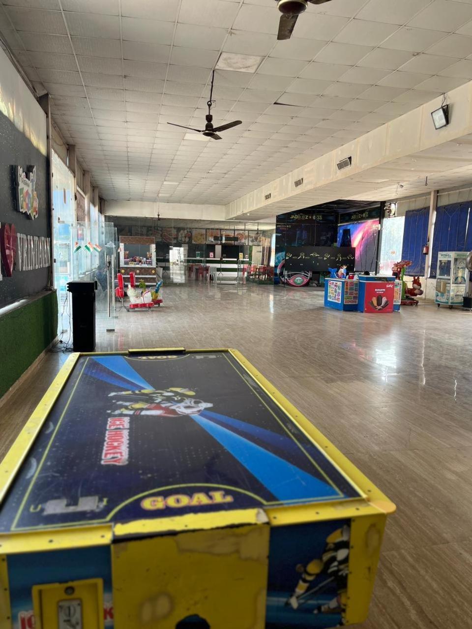 Krishna Fun Land Hotel Mathura Kültér fotó