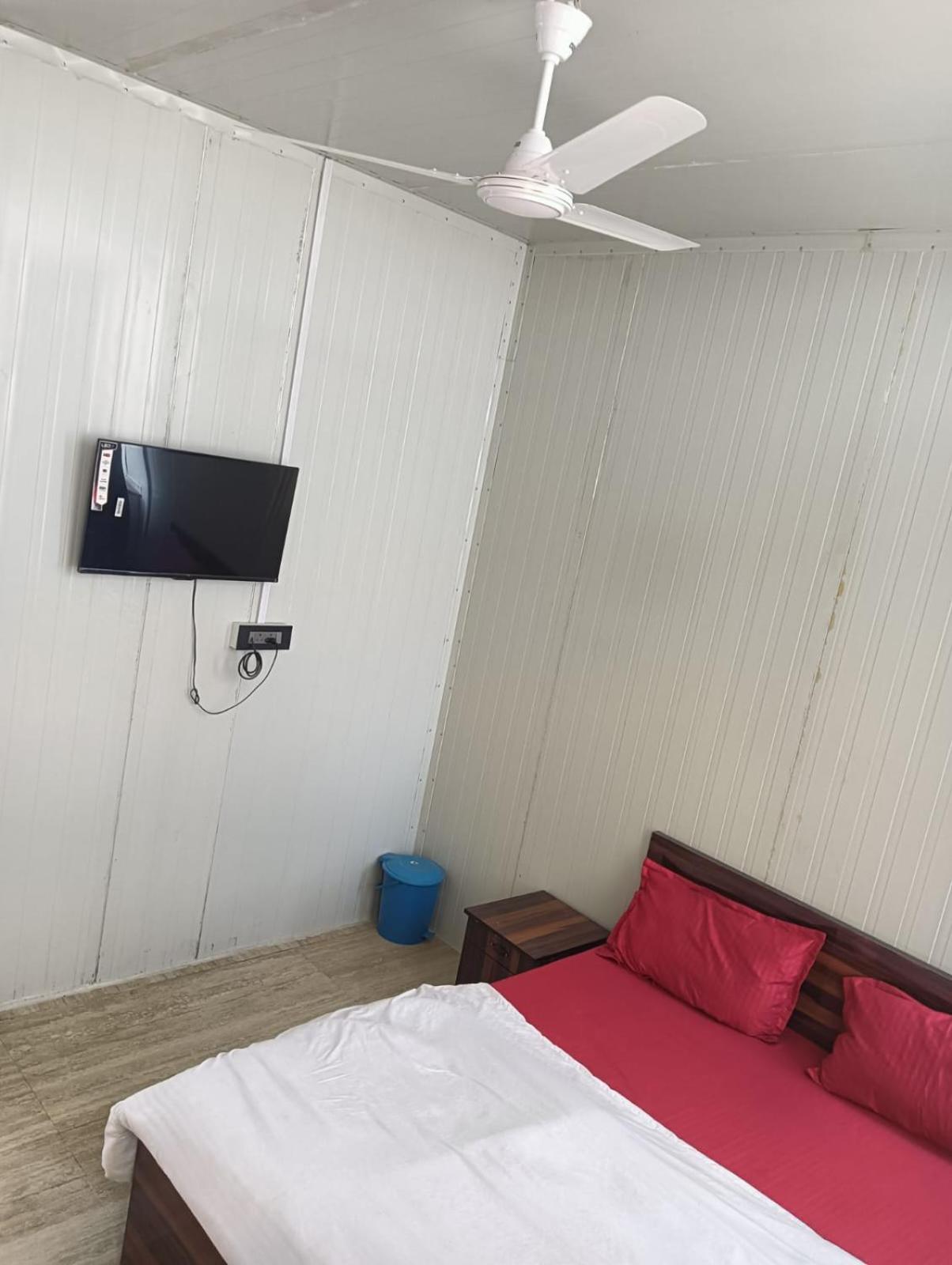 Krishna Fun Land Hotel Mathura Kültér fotó